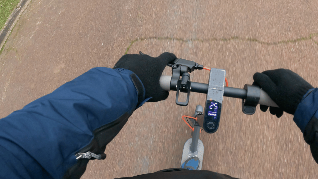 Photo du conducteur de la trottinette électrique AOVO ES80
