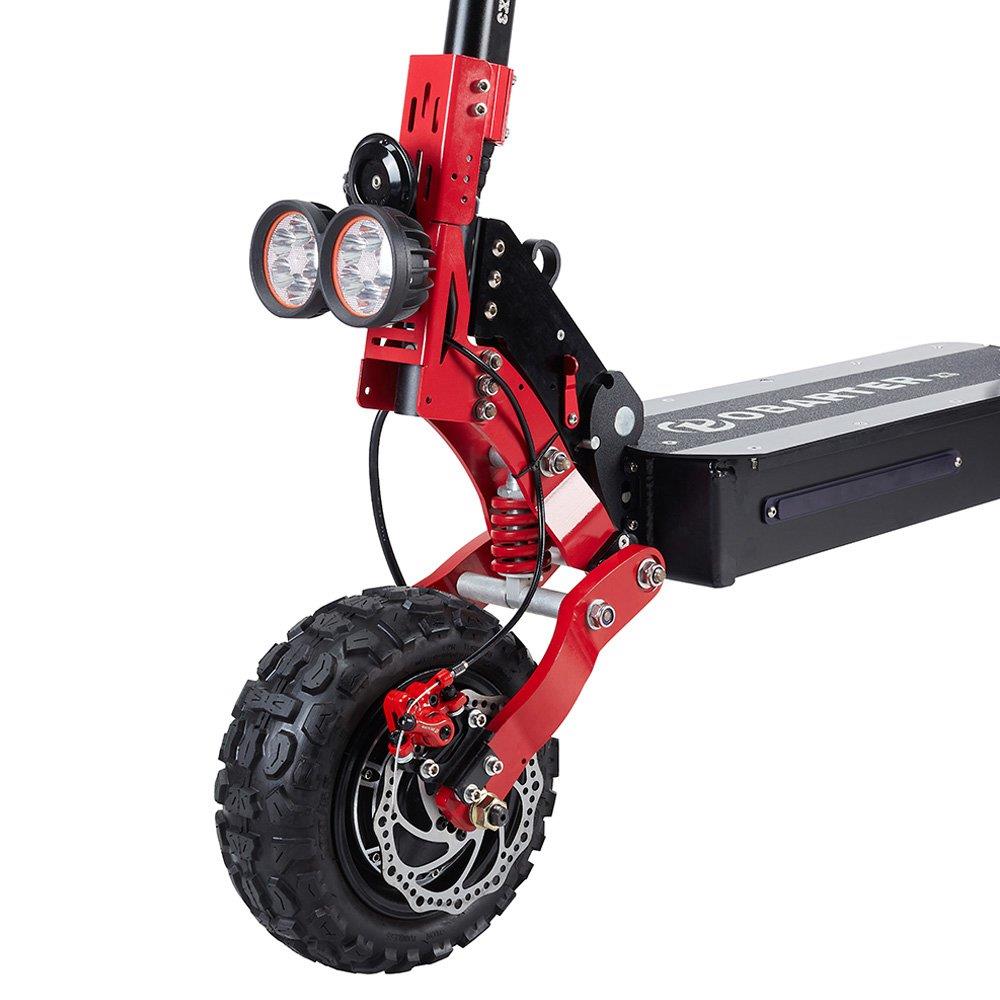 Image de la trottinette électrique Obarter X3 - 1200 Watts - 65 km/h rouge sur un fond blanc avec un accent sur la roue avant avec le moteur hub et le frein à disque